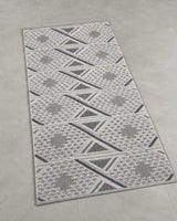 Geometrik Üçgen Desenli Modern Salon Halısı - Gri İskandinav Tarzı image 4