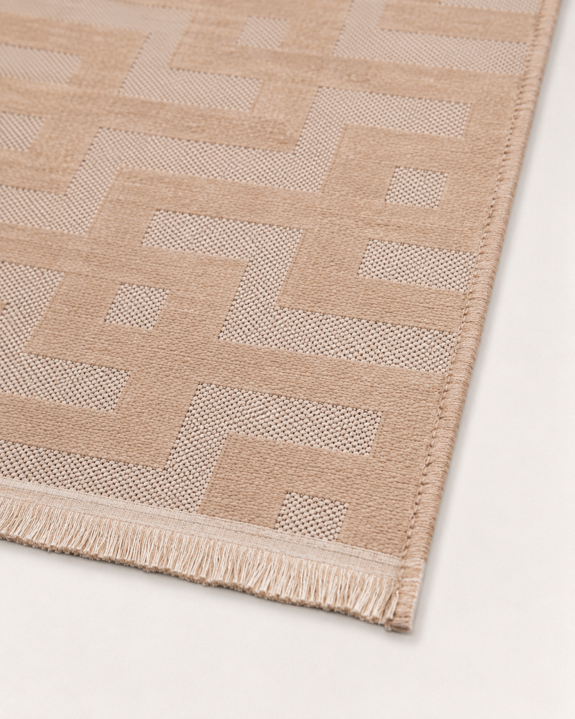Modern Labirent Geometrik Desenli Pudra Bej Şönil Kilim Halı
