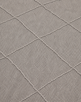 Modern Dokulu Açık Gri Baklava Desenli Şönil Kilim Halı