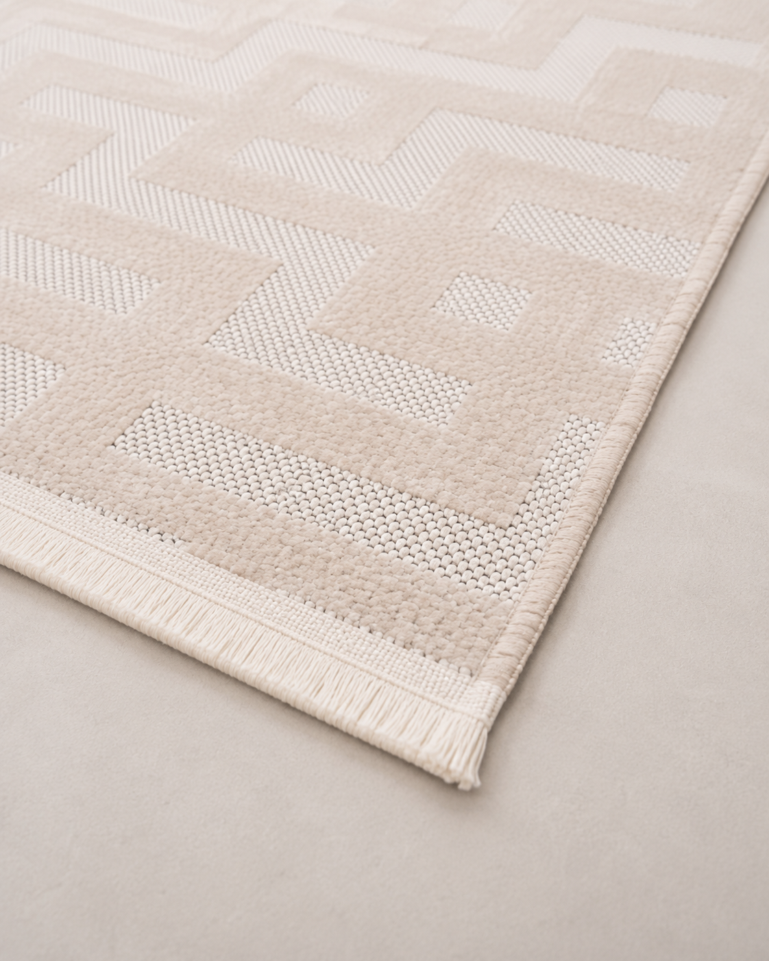 Krem Bej Geometrik Labirent Desenli Modern Şönil Kilim Halı