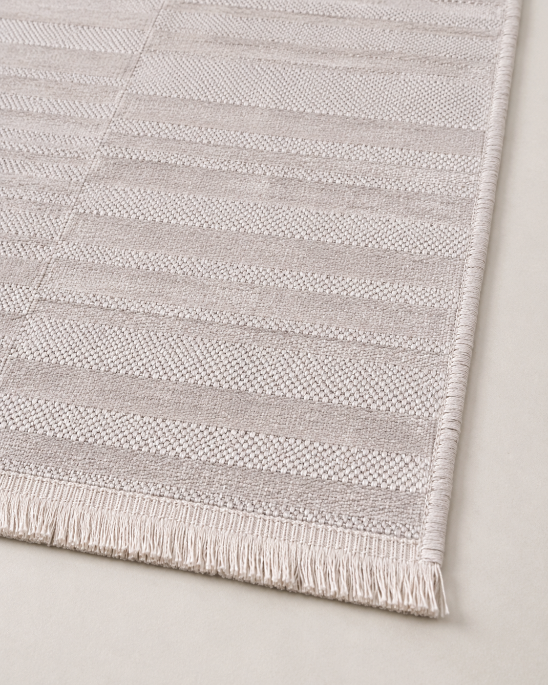 Modern Dokulu Gri Bej Çizgi Desenli Şönil Kilim Halı