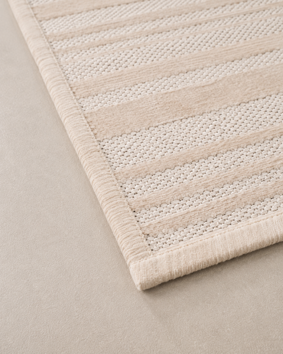 Modern Dokulu Bej Krem Çizgi Desenli Şönil Kilim Halı
